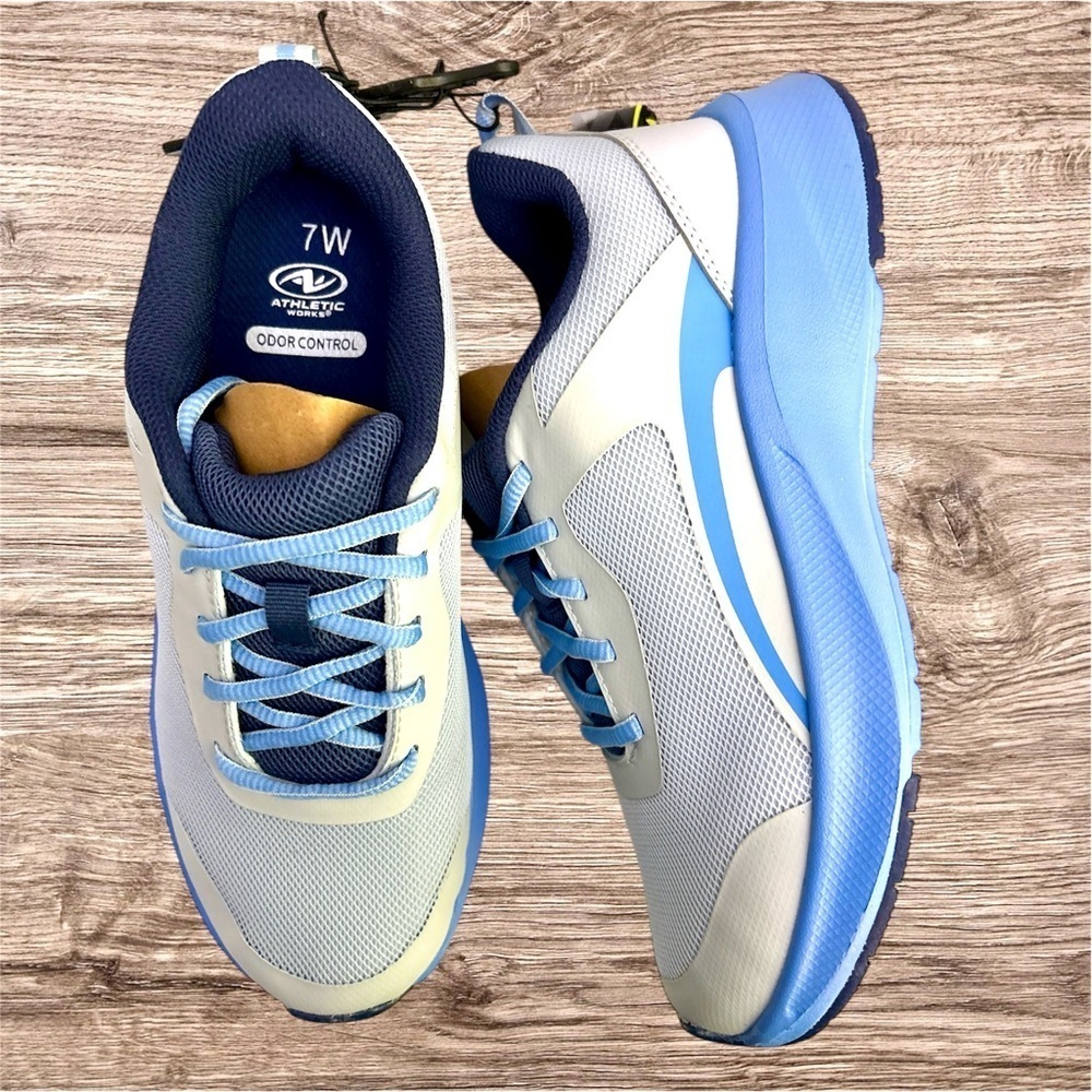 Athletic Works White and Blue Wide Sneakers Size 7